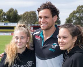  Alice Springs Girls Academy members broaden horizons in first Adelaide trip (ABC)