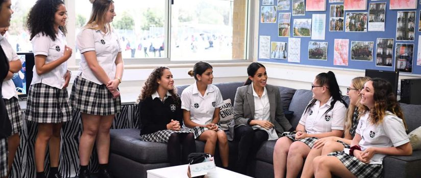  Duchess Meghan inspires young women in Dubbo: “She’s a role model!” (Women’s Weekly)